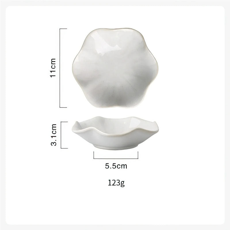 Dimensions diagram for a white, flower-shaped condiment dish showing a length of 11cm, height of 3.1cm, bottom width of 5.5cm, and weight of 123g.