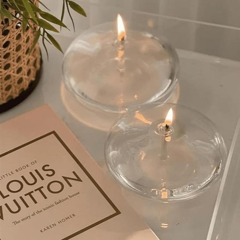 Glass oil candle with a contemporary look, ideal for indoor or outdoor ambiance.