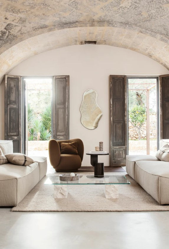 Minimalist living room with earthy accents, cozy furnishings, and modern home decor from Kiyo Home.