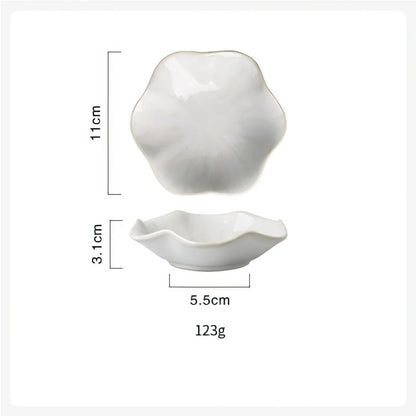 Dimensions diagram for a white, flower-shaped condiment dish showing a length of 11cm, height of 3.1cm, bottom width of 5.5cm, and weight of 123g.