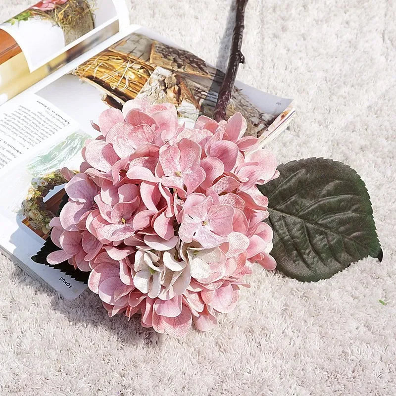 Stunning faux hydrangea flowers that mimic the beauty of fresh blooms all year round.