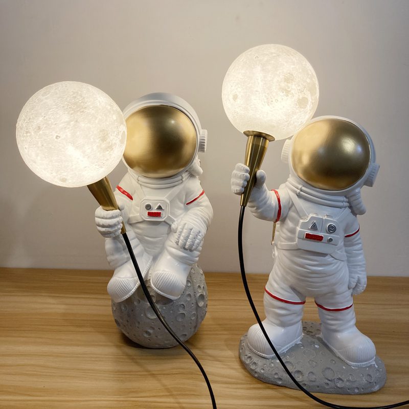 Capture the intricate design of the Astronaut Lamp up close. From the astronaut's helmet to the glowing light, every detail shines in this stunning, space-themed light fixture. Ideal for adding a whimsical yet modern touch to your space.