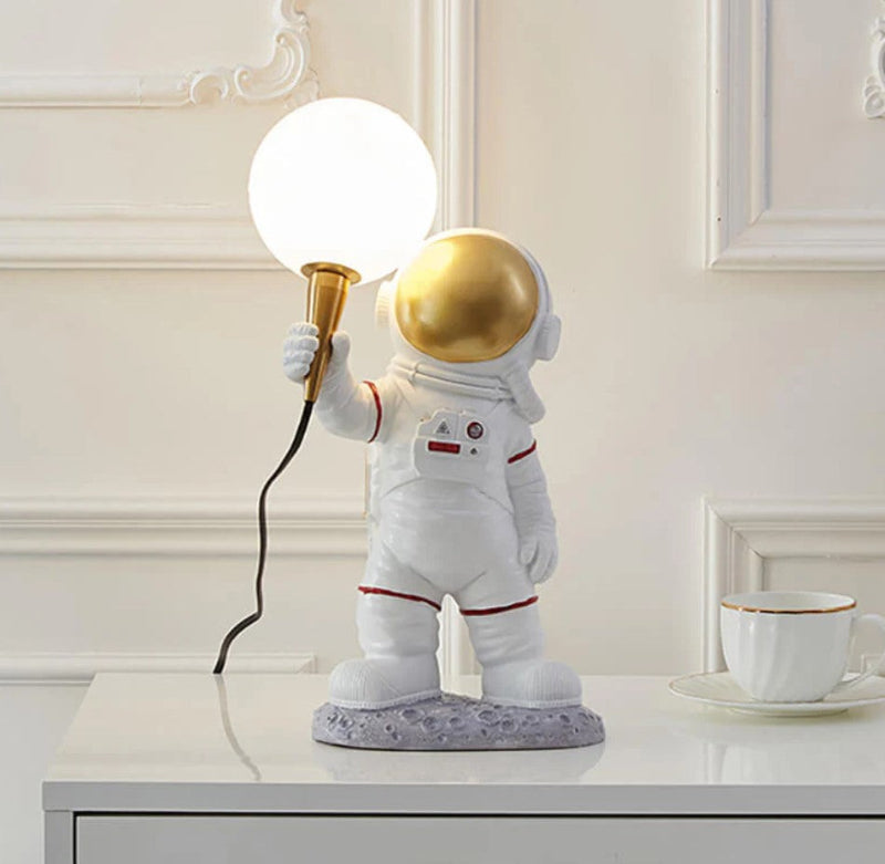 reative astronaut lamp featuring a cosmic design, perfect for kids' rooms or space enthusiasts.