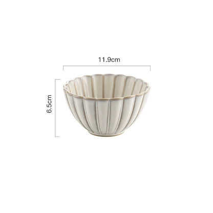A deep ceramic bowl with a scalloped rim and vertical ridges, measuring 11.9cm in diameter and 6.5cm in height.