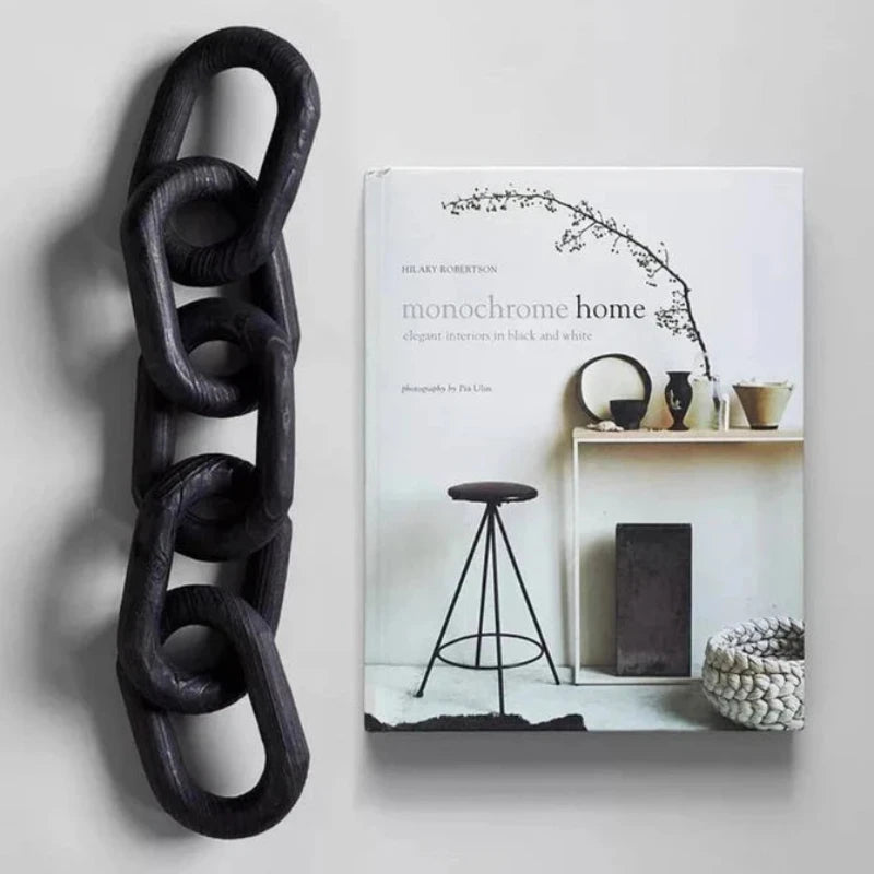 Stylish black wood chain, perfect for adding a modern touch to home decor.