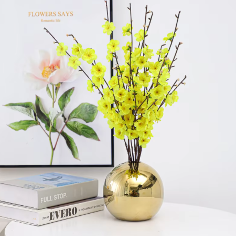 Gold vase with an elegant shape and reflective finish, ideal for adding sophistication to your decor.