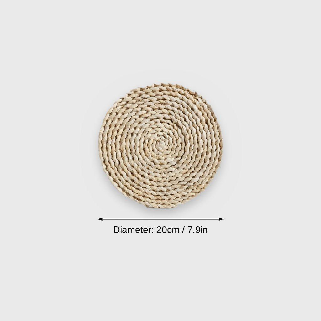 Dimensions graphic of a flat pale cream coiled seagrass wall basket labeled Diameter 20cm / 7.9in