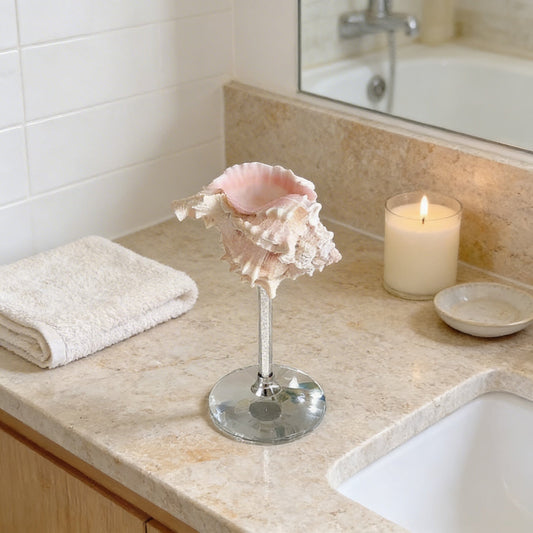 Maris seashell glass with sculptural shell design