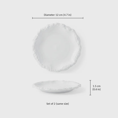 Dimensions graphic of a white ceramic plate with a textured rim, diameter 12 cm or 4.7 in and height 1.5 cm or 0.6 in, set of 2 in the same size