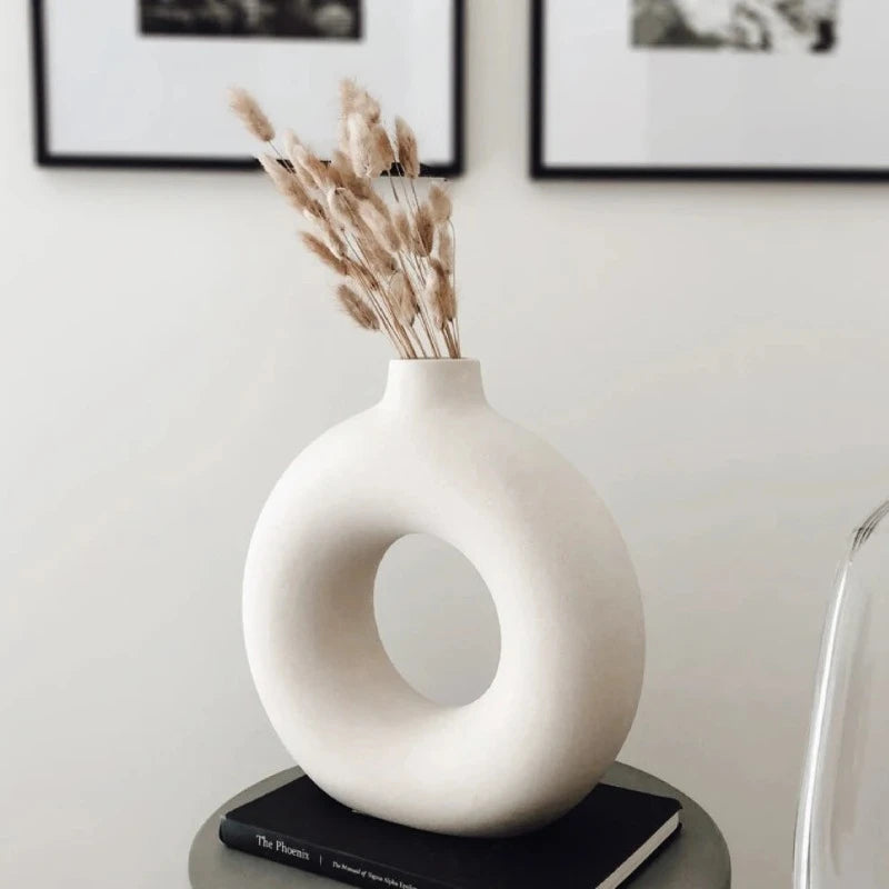 Versatile circular vase, perfect for adding elegance to any space, from living rooms to dining areas.