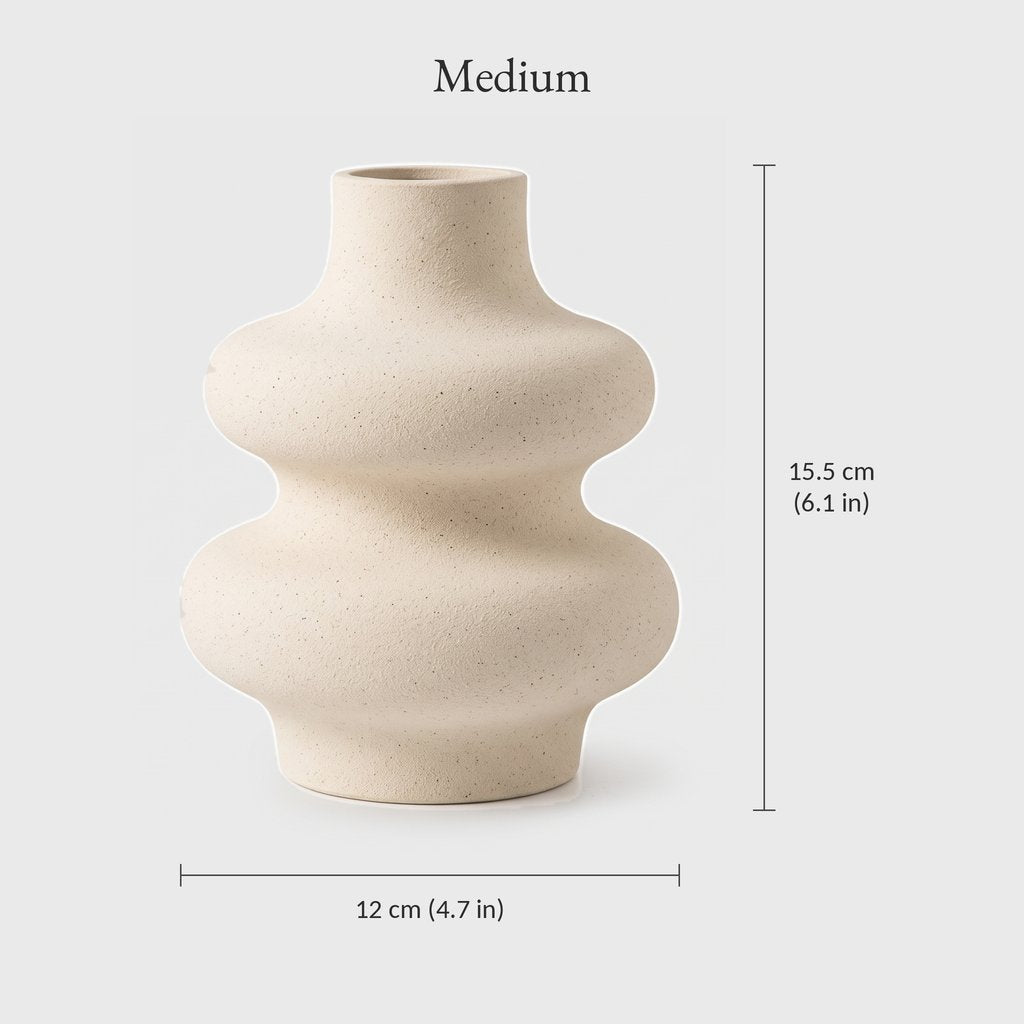 Dimensions graphic of the medium cream rippled ceramic vase, height 15.5 cm or 6.1 in and width 12 cm or 4.7 in